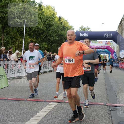 06.09.2026 - CURREX Alsterlauf Yannick Fuchs http://msf.ph/oto/10185585 06.09.2026 09:56:40 Ziel 2338, 2647, 2648, 3116, 3365, 3606, 4059, 4088, 4278, 4575, 5011, 5026, 5411, 5412, 5413, 5414, 5591, 5708, 5848, 6048, 6091, 6164, 6269, 8080, 8132 meine-sportfotos.de