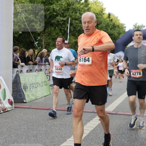 06.09.2026 - CURREX Alsterlauf Yannick Fuchs http://msf.ph/oto/10185654 06.09.2026 09:56:40 Ziel 2338, 2647, 2648, 3116, 3365, 3606, 4059, 4088, 4278, 4575, 5011, 5026, 5411, 5412, 5413, 5414, 5591, 5708, 5848, 6048, 6091, 6164, 6269, 8080, 8132 meine-sportfotos.de