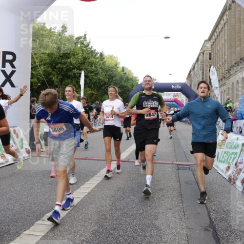 06.09.2026 - CURREX Alsterlauf Yannick Fuchs http://msf.ph/oto/10186113 06.09.2026 09:56:45 Ziel 2338, 2647, 2648, 2927, 3123, 3365, 3606, 3638, 4088, 4278, 4422, 5011, 5026, 5312, 5313, 5411, 5412, 5413, 5414, 5543, 5848, 5973, 6048, 6159, 6164, 8080, 8132 meine-sportfotos.de