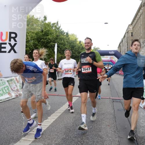 06.09.2026 - CURREX Alsterlauf Yannick Fuchs http://msf.ph/oto/10186167 06.09.2026 09:56:45 Ziel 2338, 2647, 2648, 2927, 3123, 3365, 3606, 3638, 4088, 4278, 4422, 5011, 5026, 5312, 5313, 5411, 5412, 5413, 5414, 5543, 5848, 5973, 6048, 6159, 6164, 8080, 8132 meine-sportfotos.de