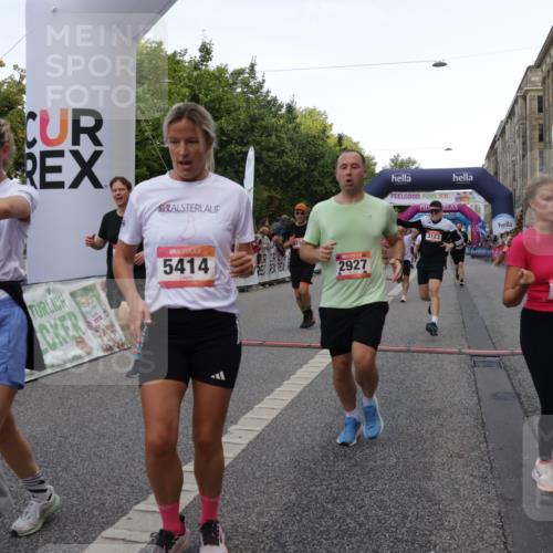 06.09.2026 - CURREX Alsterlauf Yannick Fuchs http://msf.ph/oto/10186304 06.09.2026 09:56:46 Ziel 2338, 2647, 2648, 2927, 3123, 3365, 3606, 3638, 4278, 4422, 5011, 5026, 5312, 5313, 5411, 5412, 5413, 5414, 5543, 5848, 5973, 6048, 6159, 6164, 8080, 8132 meine-sportfotos.de