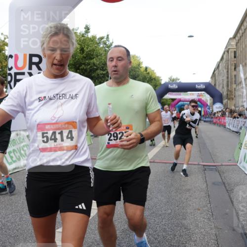 06.09.2026 - CURREX Alsterlauf Yannick Fuchs http://msf.ph/oto/10186369 06.09.2026 09:56:47 Ziel 2236, 2338, 2647, 2648, 2927, 3123, 3365, 3606, 3638, 4278, 4422, 5011, 5026, 5312, 5313, 5411, 5412, 5413, 5414, 5543, 5848, 5973, 6048, 6159, 8080, 8132 meine-sportfotos.de
