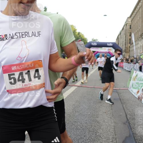 06.09.2026 - CURREX Alsterlauf Yannick Fuchs http://msf.ph/oto/10186417 06.09.2026 09:56:48 Ziel 2236, 2338, 2647, 2648, 2927, 3123, 3606, 3638, 3689, 4422, 5011, 5026, 5312, 5313, 5411, 5412, 5413, 5414, 5543, 5719, 5973, 6048, 6159, 8080, 8132 meine-sportfotos.de