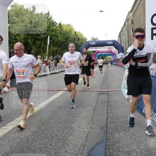 06.09.2026 - CURREX Alsterlauf Yannick Fuchs http://msf.ph/oto/10186564 06.09.2026 09:56:50 Ziel 2236, 2647, 2648, 2927, 3123, 3606, 3638, 3689, 4126, 4422, 4717, 5011, 5312, 5313, 5411, 5412, 5413, 5414, 5543, 5719, 5973, 6048, 6159, 8080 meine-sportfotos.de