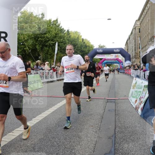 06.09.2026 - CURREX Alsterlauf Yannick Fuchs http://msf.ph/oto/10186624 06.09.2026 09:56:50 Ziel 2236, 2647, 2648, 2927, 3123, 3606, 3638, 3689, 4126, 4422, 4717, 5011, 5312, 5313, 5411, 5412, 5413, 5414, 5543, 5719, 5973, 6048, 6159, 8080 meine-sportfotos.de