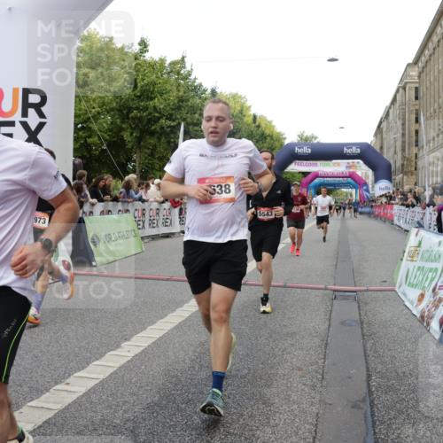 06.09.2026 - CURREX Alsterlauf Yannick Fuchs http://msf.ph/oto/10186677 06.09.2026 09:56:50 Ziel 2236, 2647, 2648, 2927, 3123, 3606, 3638, 3689, 4126, 4422, 4717, 5011, 5312, 5313, 5411, 5412, 5413, 5414, 5543, 5719, 5973, 6048, 6159, 8080 meine-sportfotos.de