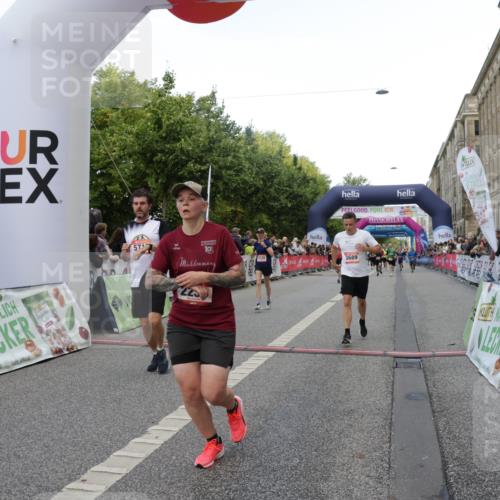 06.09.2026 - CURREX Alsterlauf Yannick Fuchs http://msf.ph/oto/10186944 06.09.2026 09:56:53 Ziel 2236, 2927, 3123, 3609, 3638, 3689, 4126, 4422, 4717, 5312, 5313, 5543, 5719, 5973, 6159 meine-sportfotos.de