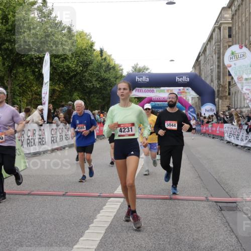 06.09.2026 - CURREX Alsterlauf Yannick Fuchs http://msf.ph/oto/10187828 06.09.2026 10:05:10 Ziel 2709, 2718, 3317, 3793, 4230, 4231, 4549, 4565, 4994, 5044, 5300, 5765, 6110, 6179, 6209, 6251, 6253, 8064, 8099 meine-sportfotos.de