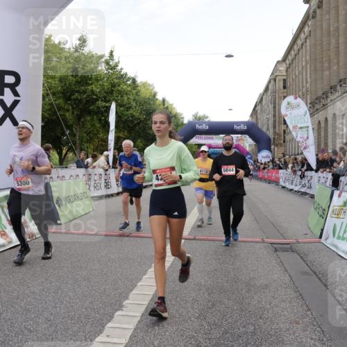 06.09.2026 - CURREX Alsterlauf Yannick Fuchs http://msf.ph/oto/10187880 06.09.2026 10:05:10 Ziel 2709, 2718, 3317, 3793, 4230, 4231, 4549, 4565, 4994, 5044, 5300, 5765, 6110, 6179, 6209, 6251, 6253, 8064, 8099 meine-sportfotos.de