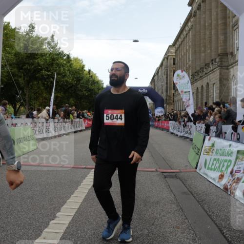 06.09.2026 - CURREX Alsterlauf Yannick Fuchs http://msf.ph/oto/10187916 06.09.2026 10:05:13 Ziel 2718, 4230, 4231, 4565, 4994, 5044, 5300, 6110, 6155, 6209, 6242, 6251, 6253, 6392, 8064, 8099, 8243 meine-sportfotos.de
