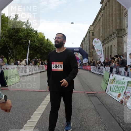 06.09.2026 - CURREX Alsterlauf Yannick Fuchs http://msf.ph/oto/10187932 06.09.2026 10:05:13 Ziel 2718, 4230, 4231, 4565, 4994, 5044, 5300, 6110, 6155, 6209, 6242, 6251, 6253, 6392, 8064, 8099, 8243 meine-sportfotos.de