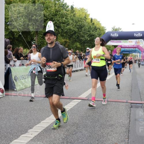 06.09.2026 - CURREX Alsterlauf Yannick Fuchs http://msf.ph/oto/10187972 06.09.2026 09:57:04 Ziel 2165, 2931, 2968, 3050, 3519, 3520, 3587, 3609, 3690, 3694, 3712, 3795, 4014, 4740, 5166, 5320, 5571, 5575, 5939, 6055, 6115, 8167, 8200 meine-sportfotos.de