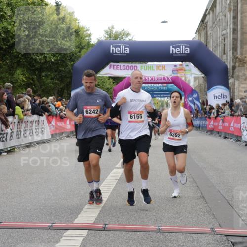 06.09.2026 - CURREX Alsterlauf Yannick Fuchs http://msf.ph/oto/10188061 06.09.2026 10:05:16 Ziel 2195, 2718, 4230, 4231, 4565, 4994, 5044, 5300, 6110, 6155, 6242, 6392, 8243 meine-sportfotos.de