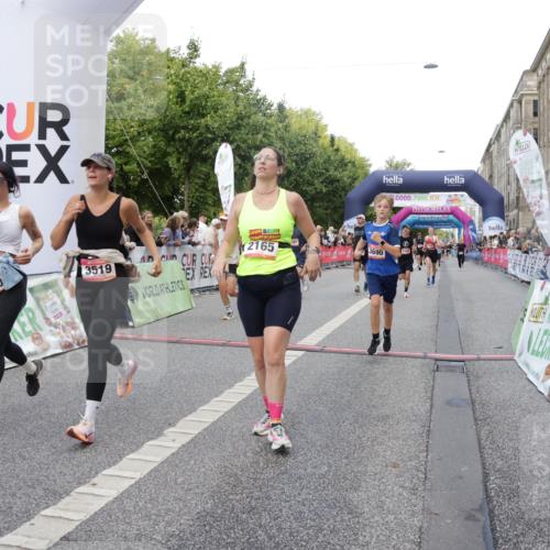 06.09.2026 - CURREX Alsterlauf Yannick Fuchs http://msf.ph/oto/10188072 06.09.2026 09:57:05 Ziel 2165, 2931, 2968, 3050, 3519, 3520, 3587, 3690, 3694, 3712, 3795, 4014, 4740, 5166, 5320, 5571, 5575, 5939, 6055, 6115, 8167, 8200 meine-sportfotos.de