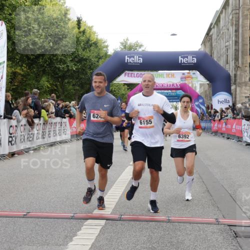 06.09.2026 - CURREX Alsterlauf Yannick Fuchs http://msf.ph/oto/10188111 06.09.2026 10:05:17 Ziel 1239, 2195, 2718, 3737, 3838, 4230, 4231, 4565, 4769, 4994, 5044, 5300, 6110, 6155, 6242, 6392, 8243 meine-sportfotos.de