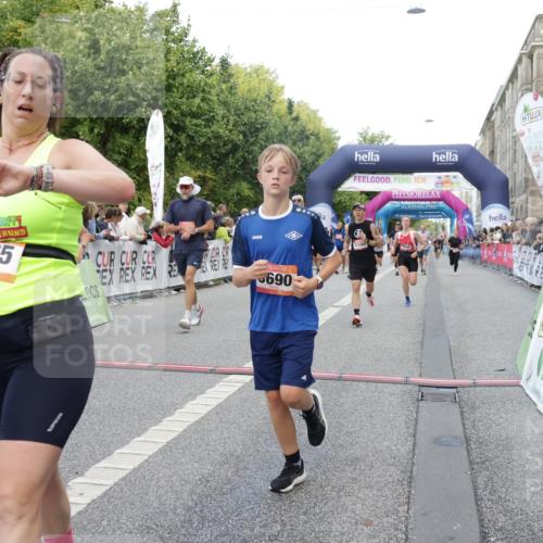 06.09.2026 - CURREX Alsterlauf Yannick Fuchs http://msf.ph/oto/10188130 06.09.2026 09:57:06 Ziel 2165, 2931, 2968, 3050, 3519, 3520, 3587, 3690, 3694, 3712, 3795, 4014, 4740, 5166, 5320, 5571, 5575, 5939, 6055, 6115, 8167, 8200 meine-sportfotos.de
