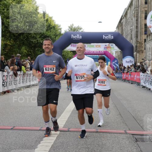 06.09.2026 - CURREX Alsterlauf Yannick Fuchs http://msf.ph/oto/10188141 06.09.2026 10:05:17 Ziel 1239, 2195, 2718, 3737, 3838, 4230, 4231, 4565, 4769, 4994, 5044, 5300, 6110, 6155, 6242, 6392, 8243 meine-sportfotos.de