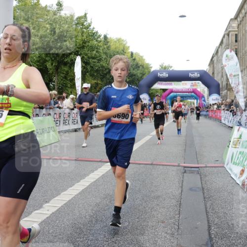 06.09.2026 - CURREX Alsterlauf Yannick Fuchs http://msf.ph/oto/10188171 06.09.2026 09:57:06 Ziel 2165, 2931, 2968, 3050, 3519, 3520, 3587, 3690, 3694, 3712, 3795, 4014, 4740, 5166, 5320, 5571, 5575, 5939, 6055, 6115, 8167, 8200 meine-sportfotos.de