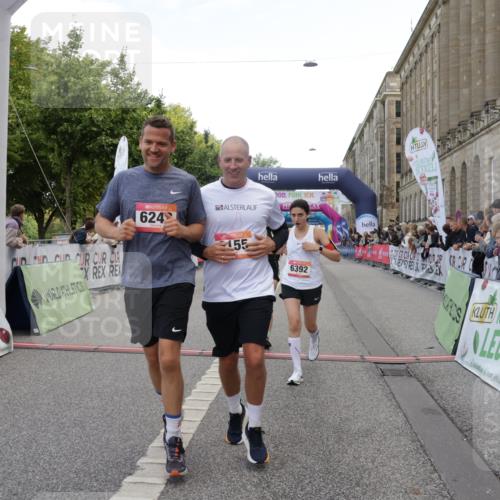 06.09.2026 - CURREX Alsterlauf Yannick Fuchs http://msf.ph/oto/10188254 06.09.2026 10:05:18 Ziel 1239, 2195, 2718, 3011, 3336, 3737, 3838, 4230, 4565, 4769, 4994, 5044, 6110, 6155, 6242, 6392, 8243 meine-sportfotos.de