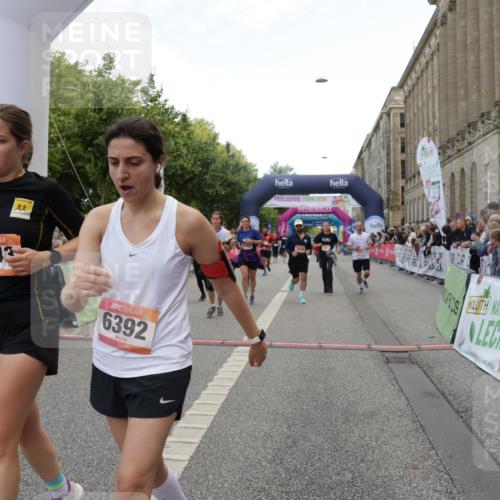 06.09.2026 - CURREX Alsterlauf Yannick Fuchs http://msf.ph/oto/10188389 06.09.2026 10:05:20 Ziel 1239, 2195, 2718, 3011, 3336, 3737, 3838, 4151, 4642, 4769, 6155, 6242, 6392, 8243 meine-sportfotos.de