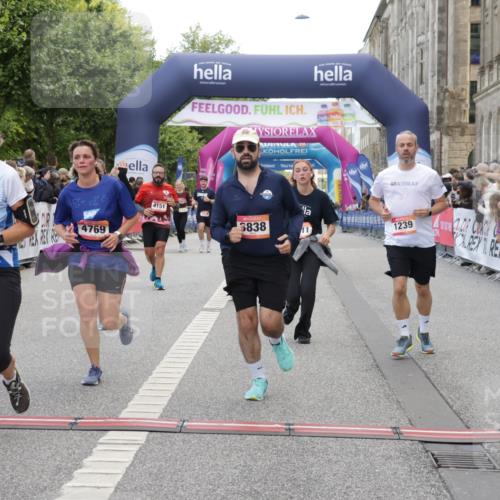 06.09.2026 - CURREX Alsterlauf Yannick Fuchs http://msf.ph/oto/10188439 06.09.2026 10:05:21 Ziel 1239, 2195, 3011, 3336, 3737, 3838, 4151, 4642, 4769, 6155, 6242, 6392, 8243 meine-sportfotos.de