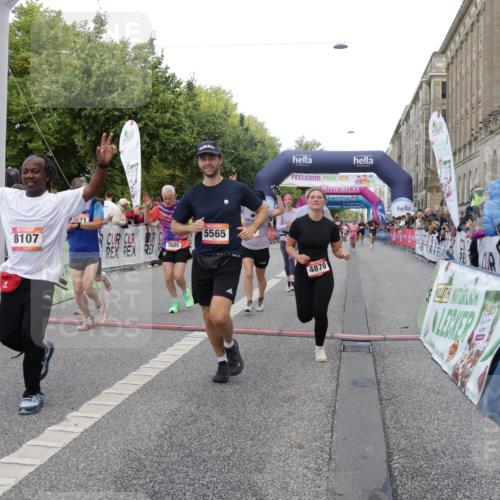 06.09.2026 - CURREX Alsterlauf Yannick Fuchs http://msf.ph/oto/10188646 06.09.2026 09:57:12 Ziel 2056, 2311, 2557, 2968, 3349, 3505, 3622, 3690, 3694, 4870, 5166, 5320, 5565, 6071, 6394, 6396, 8107, 8167 meine-sportfotos.de