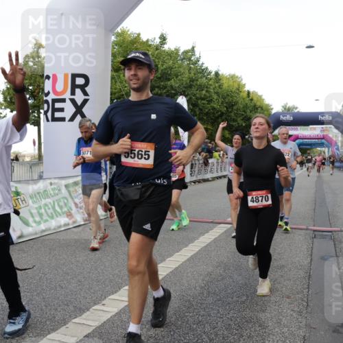 06.09.2026 - CURREX Alsterlauf Yannick Fuchs http://msf.ph/oto/10188678 06.09.2026 09:57:13 Ziel 2056, 2311, 2557, 2968, 3349, 3505, 3622, 3694, 4870, 5166, 5320, 5565, 6071, 6394, 6396, 8107, 8167 meine-sportfotos.de