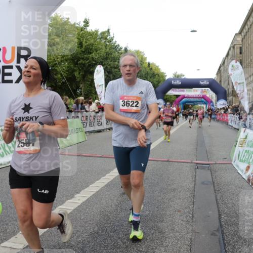 06.09.2026 - CURREX Alsterlauf Yannick Fuchs http://msf.ph/oto/10188776 06.09.2026 09:57:15 Ziel 2056, 2311, 2557, 2900, 3349, 3505, 3622, 3673, 3694, 4870, 5166, 5320, 5345, 5398, 5565, 6071, 6394, 6396, 8093, 8107 meine-sportfotos.de