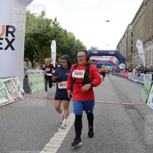 06.09.2026 - CURREX Alsterlauf Yannick Fuchs http://msf.ph/oto/10188838 06.09.2026 10:05:27 Ziel 1239, 2195, 2310, 3011, 3315, 3336, 3527, 3528, 3737, 3838, 3890, 4151, 4642, 4769, 5349 meine-sportfotos.de