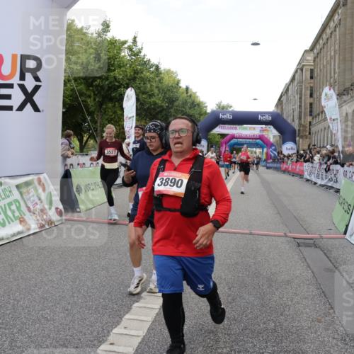06.09.2026 - CURREX Alsterlauf Yannick Fuchs http://msf.ph/oto/10188849 06.09.2026 10:05:28 Ziel 1239, 2195, 2310, 3011, 3315, 3336, 3527, 3528, 3737, 3838, 3890, 4151, 4642, 4769, 5349 meine-sportfotos.de