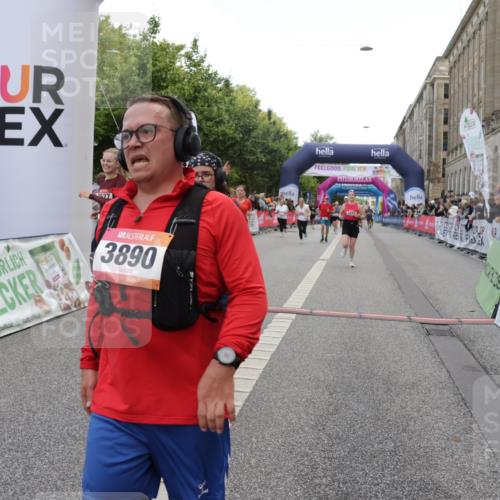 06.09.2026 - CURREX Alsterlauf Yannick Fuchs http://msf.ph/oto/10188890 06.09.2026 10:05:28 Ziel 1239, 2195, 2310, 3011, 3315, 3336, 3527, 3528, 3737, 3838, 3890, 4151, 4642, 4769, 5349 meine-sportfotos.de