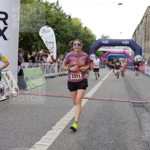 06.09.2026 - CURREX Alsterlauf Yannick Fuchs http://msf.ph/oto/10188895 06.09.2026 09:57:17 Ziel 2056, 2311, 2557, 2900, 3349, 3505, 3622, 3673, 3978, 4870, 5345, 5398, 5565, 6071, 6119, 6279, 6394, 6396, 8093, 8107, 8198 meine-sportfotos.de