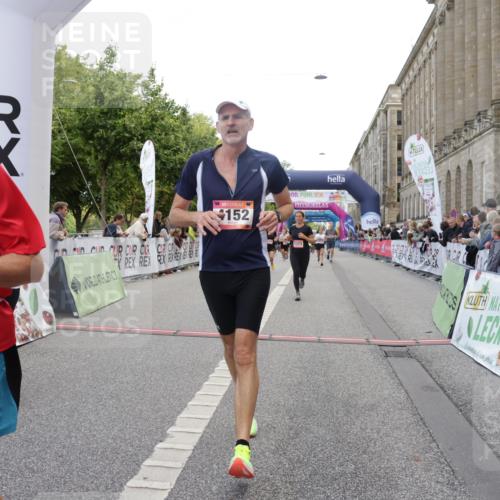 06.09.2026 - CURREX Alsterlauf Yannick Fuchs http://msf.ph/oto/10189284 06.09.2026 10:05:35 Ziel 2310, 3064, 3315, 3527, 3528, 4152, 4408, 4511, 5349, 5373, 5777, 6458 meine-sportfotos.de