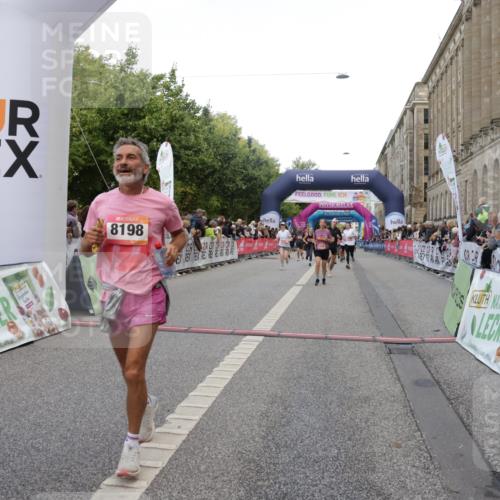 06.09.2026 - CURREX Alsterlauf Yannick Fuchs http://msf.ph/oto/10189292 06.09.2026 09:57:22 Ziel 2311, 2316, 2900, 3673, 3881, 3978, 5345, 5398, 5978, 6119, 6279, 6396, 8093, 8198, 8281 meine-sportfotos.de