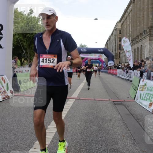 06.09.2026 - CURREX Alsterlauf Yannick Fuchs http://msf.ph/oto/10189309 06.09.2026 10:05:36 Ziel 2310, 3064, 3315, 4152, 4408, 4511, 5135, 5349, 5373, 5405, 5406, 5777, 6458 meine-sportfotos.de