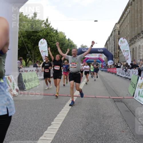 06.09.2026 - CURREX Alsterlauf Yannick Fuchs http://msf.ph/oto/10189552 06.09.2026 10:05:39 Ziel 2267, 2476, 3064, 3180, 3230, 3314, 3457, 4152, 4408, 4430, 4511, 4538, 5135, 5349, 5373, 5405, 5406, 5777, 6458 meine-sportfotos.de