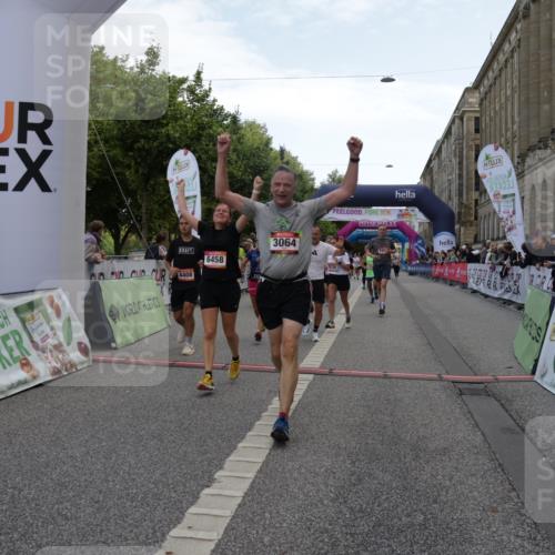 06.09.2026 - CURREX Alsterlauf Yannick Fuchs http://msf.ph/oto/10189583 06.09.2026 10:05:40 Ziel 2267, 2476, 2659, 3064, 3180, 3230, 3314, 3439, 3457, 4152, 4408, 4430, 4511, 4538, 5135, 5373, 5405, 5406, 5777, 6458 meine-sportfotos.de