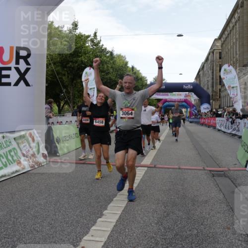 06.09.2026 - CURREX Alsterlauf Yannick Fuchs http://msf.ph/oto/10189595 06.09.2026 10:05:40 Ziel 2267, 2476, 2659, 3064, 3180, 3230, 3314, 3439, 3457, 4152, 4408, 4430, 4511, 4538, 5135, 5373, 5405, 5406, 5777, 6458 meine-sportfotos.de