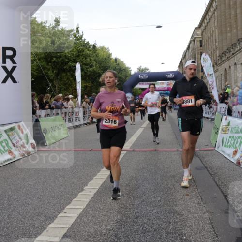 06.09.2026 - CURREX Alsterlauf Yannick Fuchs http://msf.ph/oto/10189597 06.09.2026 09:57:26 Ziel 2316, 2900, 2966, 3236, 3673, 3881, 3914, 3978, 4641, 4859, 5345, 5398, 5463, 5510, 5978, 6119, 6279, 8029, 8093, 8198, 8281 meine-sportfotos.de