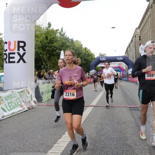 06.09.2026 - CURREX Alsterlauf Yannick Fuchs http://msf.ph/oto/10189608 06.09.2026 09:57:27 Ziel 2316, 2900, 2966, 3236, 3559, 3881, 3914, 3978, 4641, 4859, 5345, 5398, 5463, 5510, 5978, 6119, 6279, 8029, 8198, 8281 meine-sportfotos.de