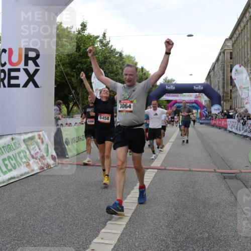 06.09.2026 - CURREX Alsterlauf Yannick Fuchs http://msf.ph/oto/10189612 06.09.2026 10:05:40 Ziel 2267, 2476, 2659, 3064, 3180, 3230, 3314, 3439, 3457, 4152, 4408, 4430, 4511, 4538, 5135, 5373, 5405, 5406, 5777, 6458 meine-sportfotos.de