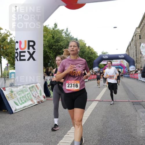 06.09.2026 - CURREX Alsterlauf Yannick Fuchs http://msf.ph/oto/10189616 06.09.2026 09:57:27 Ziel 2316, 2900, 2966, 3236, 3559, 3881, 3914, 3978, 4641, 4859, 5345, 5398, 5463, 5510, 5978, 6119, 6279, 8029, 8198, 8281 meine-sportfotos.de