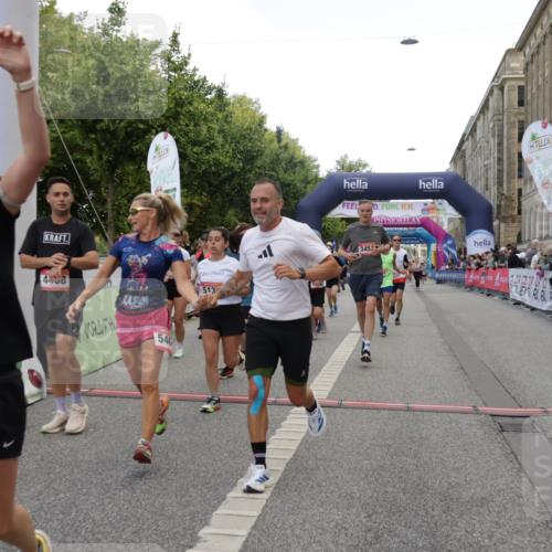 06.09.2026 - CURREX Alsterlauf Yannick Fuchs http://msf.ph/oto/10189673 06.09.2026 10:05:41 Ziel 2267, 2476, 2659, 3064, 3180, 3230, 3314, 3439, 3457, 4152, 4408, 4430, 4511, 4538, 5135, 5137, 5373, 5390, 5405, 5406, 5777, 6458 meine-sportfotos.de
