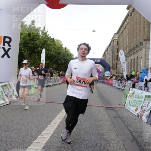 06.09.2026 - CURREX Alsterlauf Yannick Fuchs http://msf.ph/oto/10189711 06.09.2026 09:57:28 Ziel 2316, 2806, 2966, 3160, 3236, 3559, 3881, 3914, 3978, 4641, 4859, 5463, 5510, 5978, 6119, 6279, 8029, 8198, 8281 meine-sportfotos.de