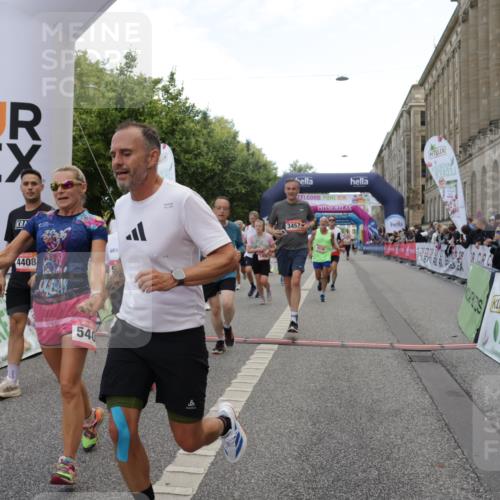 06.09.2026 - CURREX Alsterlauf Yannick Fuchs http://msf.ph/oto/10189723 06.09.2026 10:05:42 Ziel 2267, 2476, 2659, 3064, 3180, 3230, 3314, 3439, 3457, 4130, 4152, 4198, 4408, 4430, 4538, 5135, 5137, 5373, 5390, 5405, 5406, 5777, 6458 meine-sportfotos.de