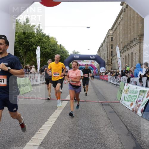 06.09.2026 - CURREX Alsterlauf Yannick Fuchs http://msf.ph/oto/10189791 06.09.2026 09:57:29 Ziel 2316, 2806, 2966, 3160, 3236, 3559, 3881, 3914, 4224, 4641, 4859, 5463, 5510, 5978, 6020, 8029, 8281 meine-sportfotos.de