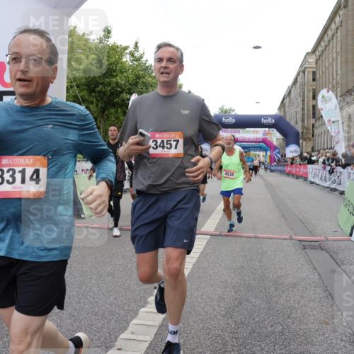 06.09.2026 - CURREX Alsterlauf Yannick Fuchs http://msf.ph/oto/10189816 06.09.2026 10:05:44 Ziel 2267, 2476, 2659, 3064, 3180, 3230, 3314, 3439, 3457, 4130, 4197, 4198, 4408, 4430, 4538, 5135, 5137, 5373, 5390, 5405, 5406, 5777, 6458 meine-sportfotos.de
