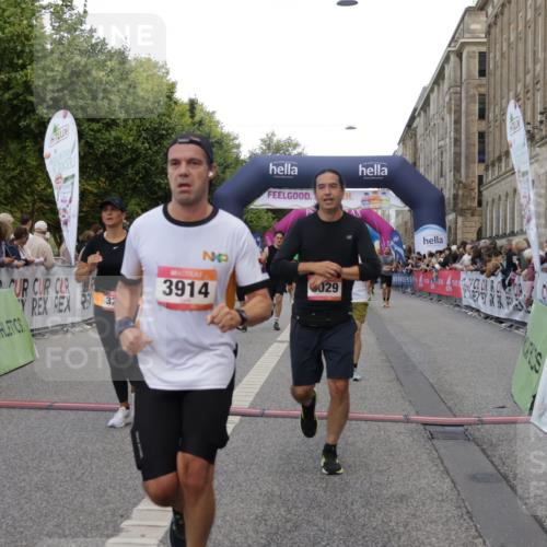 06.09.2026 - CURREX Alsterlauf Yannick Fuchs http://msf.ph/oto/10189874 06.09.2026 09:57:31 Ziel 2316, 2806, 2966, 3160, 3236, 3559, 3881, 3914, 4224, 4641, 4859, 5107, 5463, 5510, 5978, 6020, 8029, 8281 meine-sportfotos.de