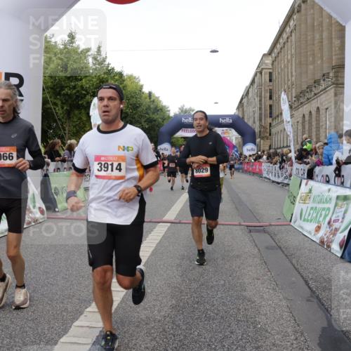 06.09.2026 - CURREX Alsterlauf Yannick Fuchs http://msf.ph/oto/10189907 06.09.2026 09:57:31 Ziel 2316, 2806, 2966, 3160, 3236, 3559, 3881, 3914, 4224, 4641, 4859, 5107, 5463, 5510, 5978, 6020, 8029, 8281 meine-sportfotos.de