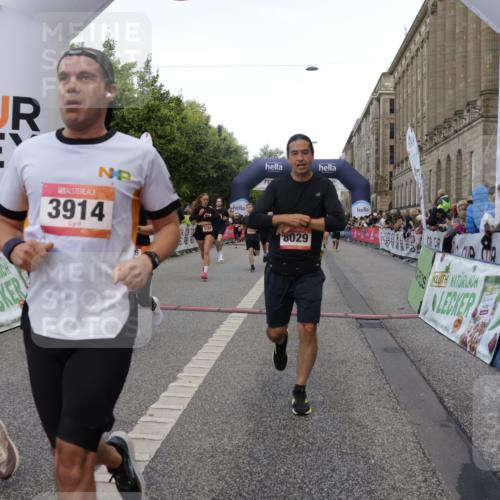 06.09.2026 - CURREX Alsterlauf Yannick Fuchs http://msf.ph/oto/10189940 06.09.2026 09:57:31 Ziel 2316, 2806, 2966, 3160, 3236, 3559, 3881, 3914, 4224, 4641, 4859, 5107, 5463, 5510, 5978, 6020, 8029, 8281 meine-sportfotos.de